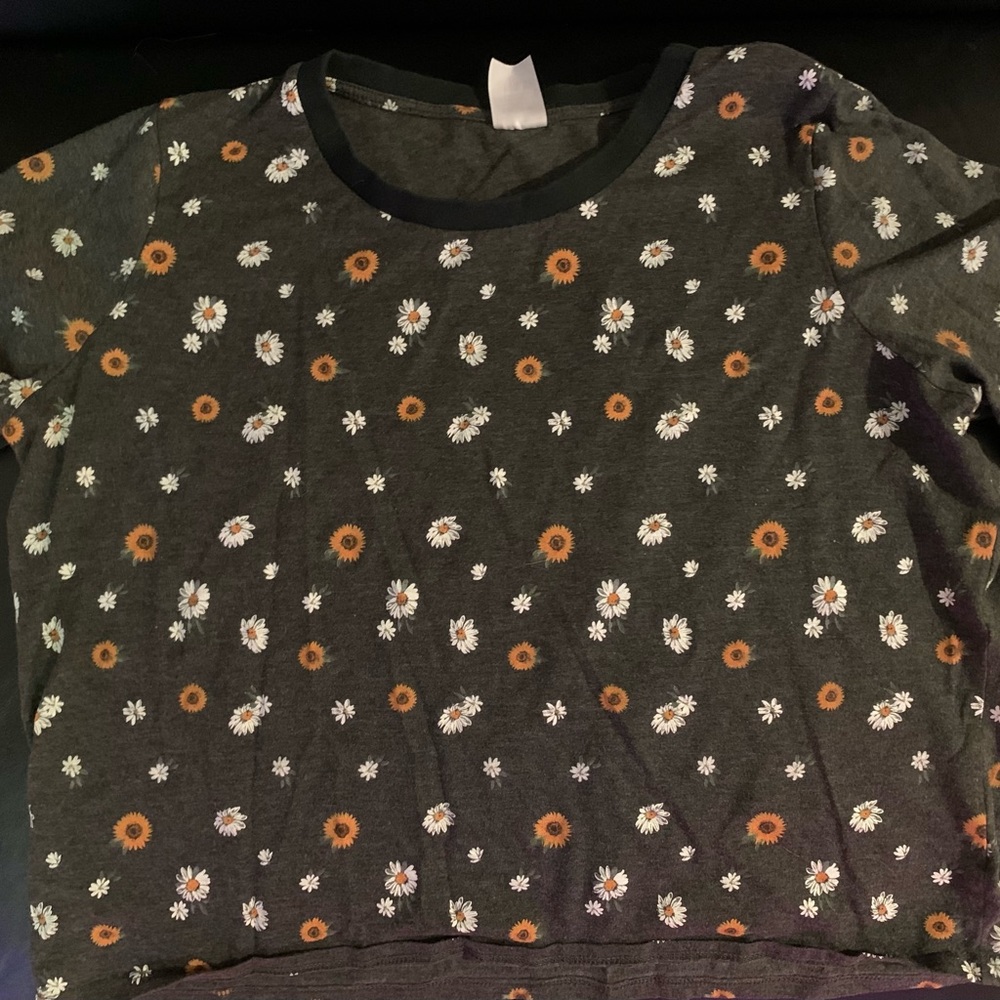 No Boundaries daisy top